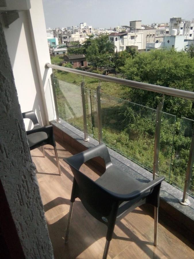 Restr Inn Нагпур Экстерьер фото